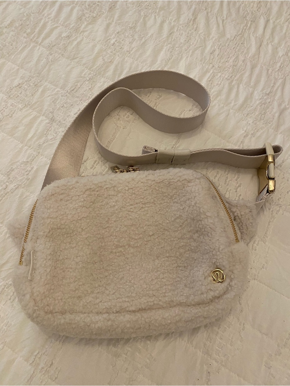 lululemon athletica Cream Sherpa Crossbody Belt Bag with Gold Hardware NWOT